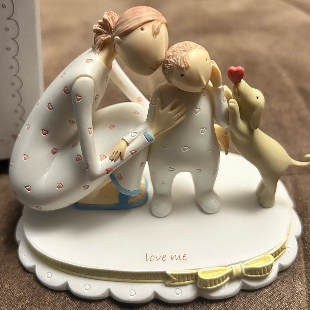 Demdaco Heartwarming Family Sculpture - White and Cream